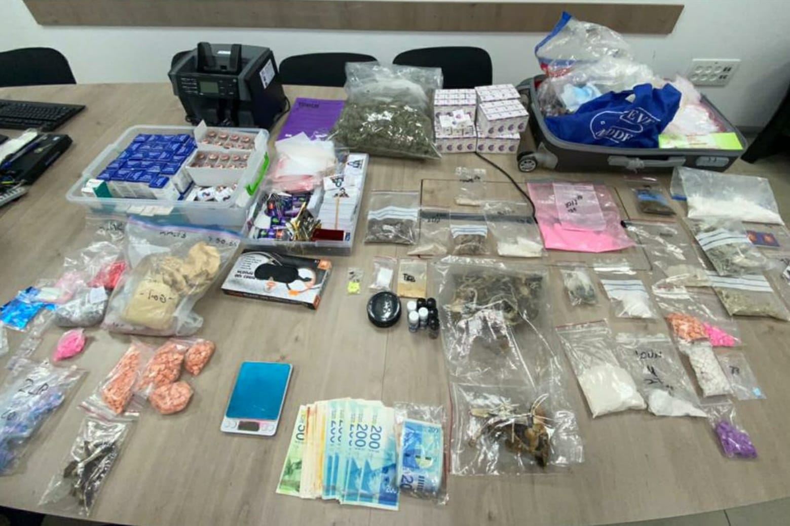 3 תושבי מודיעין וחולון  נעצרו בחשד לסחר בסמים