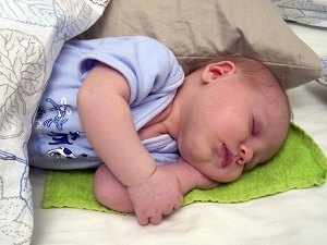 איך פותרים את בעיית השינה של הבן שלי?